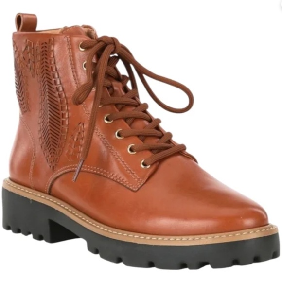 NWOB Brioso Hazel Leather Lug Sole Bootie Size 8 - Picture 1 of 6